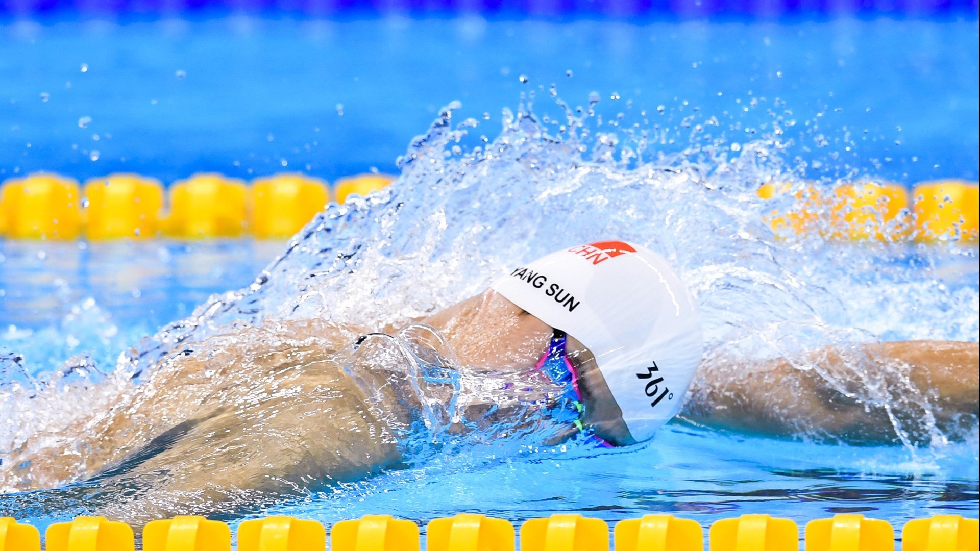 AYX官网-格雷琴·沃尔什连续打破赛道纪录，格雷沃斯